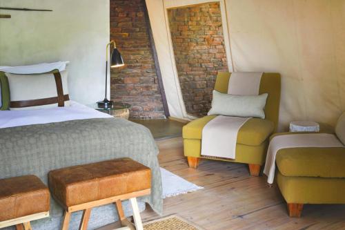 Postel nebo postele na pokoji v ubytování Marataba Safari Lodge
