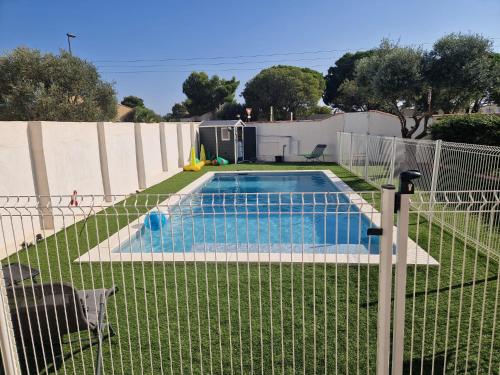 Kolam renang di atau dekat dengan Modern villa and pool for 8 people