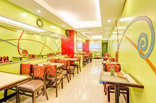 Gallery image of Townhouse OAK Makati Manila Near PNR Pasay Evangelista formerly VIP Suites in Manila