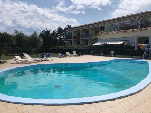 Duplex 5 min de la mer, piscine