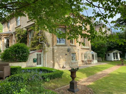 a house with a garden in front of it at Garden View in Great Malvern