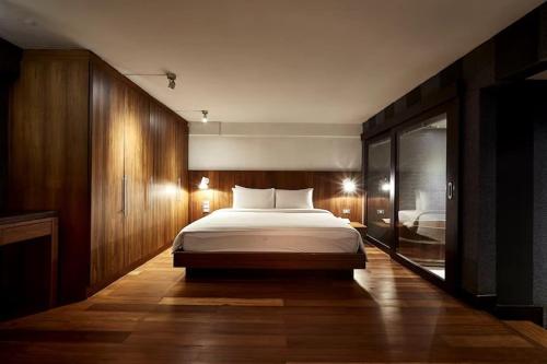 a bedroom with a large bed in a room at Wish Inn Silom BKK - วิช อินน์ สีลม in Bang Rak