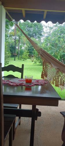 a table with a bowl on top of a hammock at Nosso Cantinho Delfinópolis Serra da Canastra in Delfinópolis