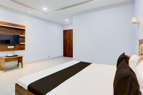 Una cama o camas en una habitación de Hotel O Sui Generis Motel And Banquets