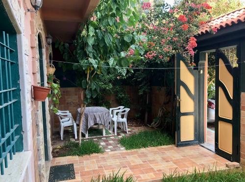 Κήπος έξω από το Typique AppartementVilla
