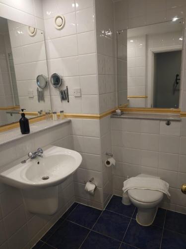 a bathroom with a sink and a toilet at Dancenter Birmingham Airport near NEC in Kenilworth