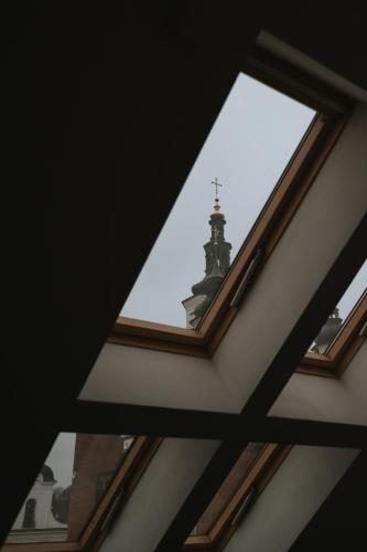 a view of a church through a window at Pokoje Gościnne Domu Pielgrzyma w Supraślu in Supraśl