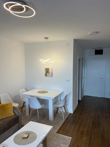 a living room with a white table and chairs at LiboroPlanet in Niš