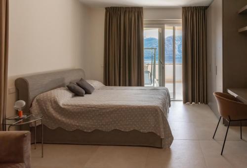 a bedroom with a bed and a balcony at Villa Incanto in Mezzegra