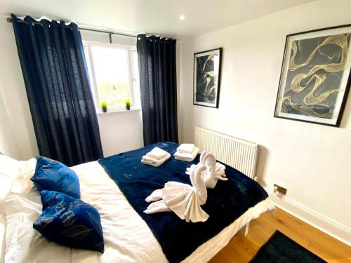 a bedroom with a bed with a swan on it at Pinnacle Apartment in Reading