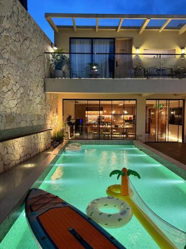 Πισίνα στο ή κοντά στο Spanish Garden Hot Spring Villa