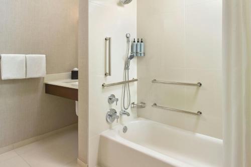 Koupelna v ubytování Residence Inn Poughkeepsie