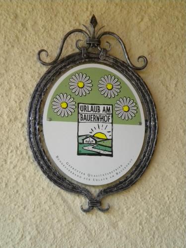 a picture of a mirror with flowers on it at Auerhiasbauer in St. Wolfgang