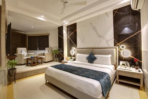 Postel nebo postele na pokoji v ubytování Hotel DELHI 37 by STAR GROUP