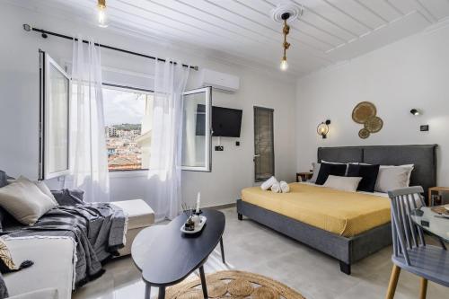 Ένα ή περισσότερα κρεβάτια σε δωμάτιο στο VRACHOS HOUSE "In the heart of Skopelos Town"