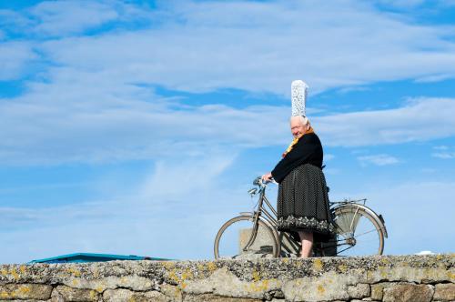 a man with a sword on a bike on a wall at L'Armoric Hôtel - RÉNOVÉ in Bénodet