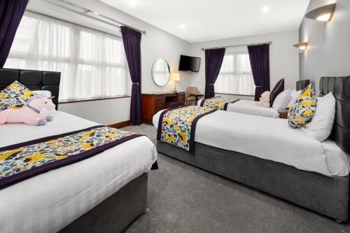 Postel nebo postele na pokoji v ubytování Rathkeale House Hotel
