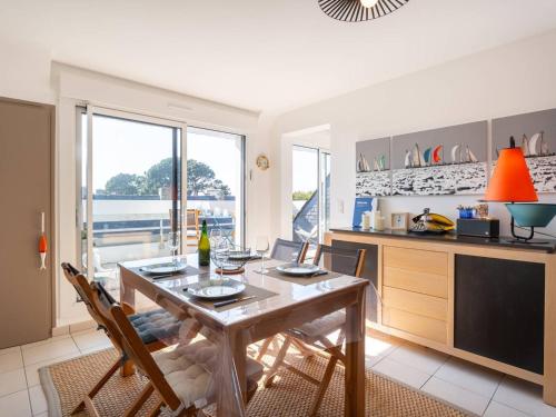 Photo de la galerie de l'établissement Carnac : T3 46m² avec parking à 90m de la plage - FR-1-477-202, à Carnac