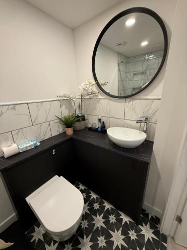 Lux Private Entrance 1 bed Studio - Free Parking - ideal for COOP Live, MCR City Centre, Salford Royal Hospital & Buile Hill Mansion wedding venue photo 12