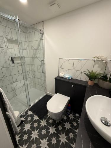 Lux Private Entrance 1 bed Studio - Free Parking - ideal for COOP Live, MCR City Centre, Salford Royal Hospital & Buile Hill Mansion wedding venue photo 11