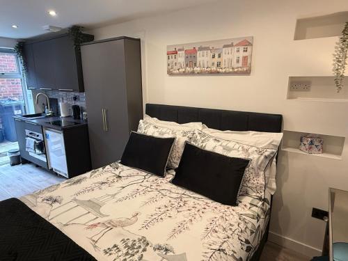 Lux Private Entrance 1 bed Studio - Free Parking - ideal for COOP Live, MCR City Centre, Salford Royal Hospital & Buile Hill Mansion wedding venue photo 19