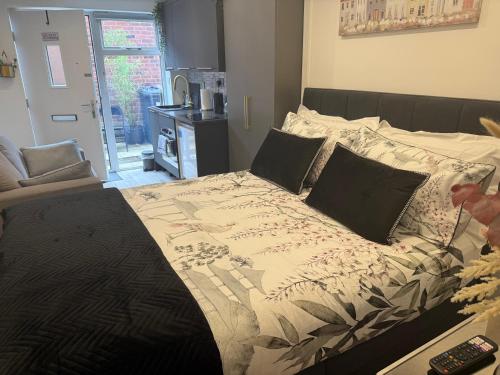 Lux Private Entrance 1 bed Studio - Free Parking - ideal for COOP Live, MCR City Centre, Salford Royal Hospital & Buile Hill Mansion wedding venue photo 23