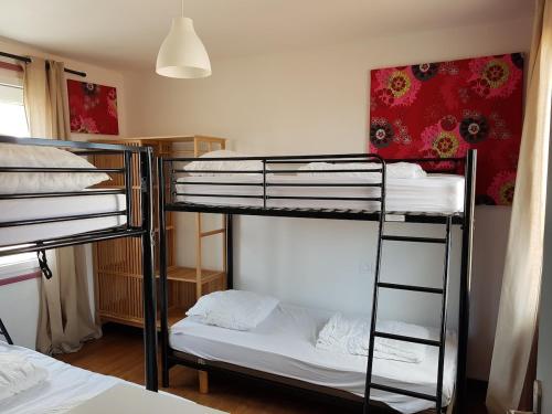 Postel nebo postele na pokoji v ubytování Jolie maison 5 chambres 14 pers