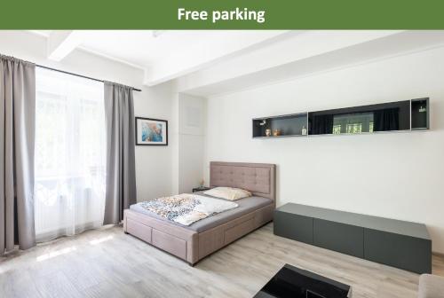 Apartment by the metro with private parking