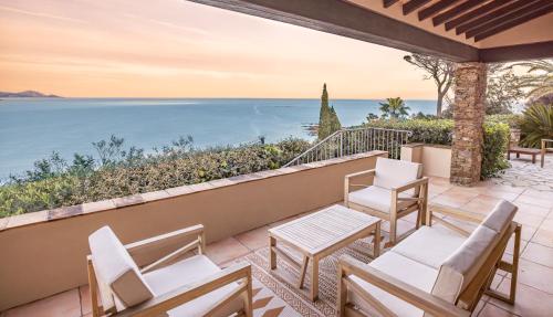 Photo de la galerie de l'établissement Superbe Villa, Incroyable vue mer, Piscine Chauffée, climatisée, à Sainte-Maxime
