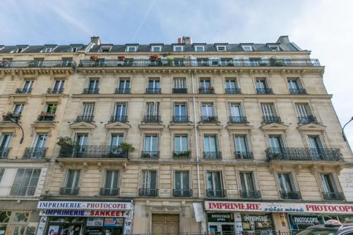 Photo de la galerie de l'établissement Chapelle 2 - KP - Great F2 perfect for 4 guests - Lively area, à Paris