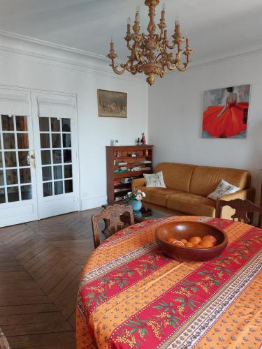 Photo de la galerie de l'établissement Chapelle 2 - KP - Great F2 perfect for 4 guests - Lively area, à Paris