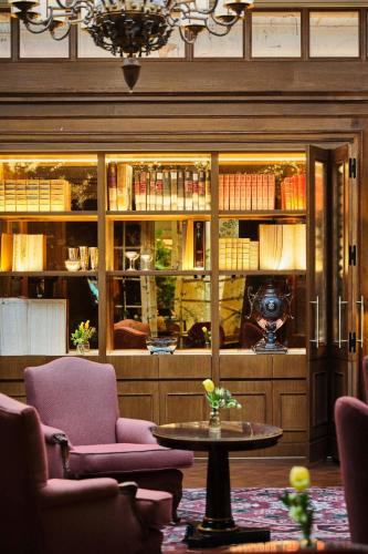 Un lugar para sentarse en The Palace, a Luxury Collection Hotel, Madrid