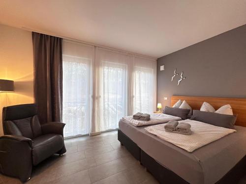 Кровать или кровати в номере Ferienwohnung Backbord im Quartier Sellin