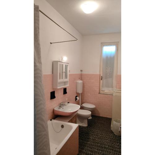 a bathroom with a sink and a toilet and a tub at B&B Petit déjeuner in Chiavari