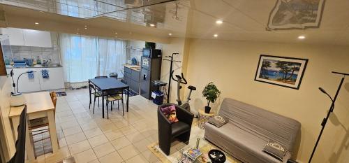 a kitchen and a living room with a table at Tranquillo avec piscine privée in Istres