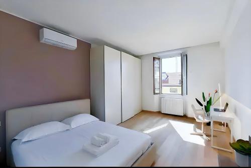 Sottocorno White, historic center, Milan