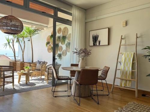Φωτογραφία από το άλμπουμ του Boho Beautiful - 2BD Luxe Apartment σε Plettenberg Bay
