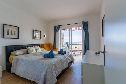 Luminoso apartamento con terraza, vistas al mar y aire acondicionado