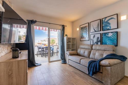 Luminoso apartamento con terraza, vistas al mar y aire acondicionado