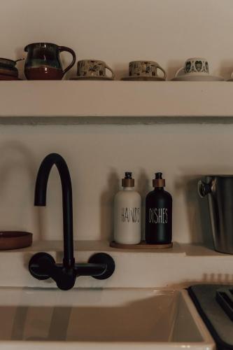 Dapur atau dapur kecil di The Crescent Hideaway
