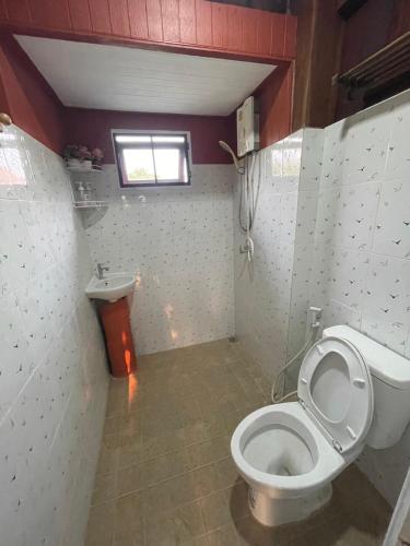 Ένα μπάνιο στο PunNa Homestay @ Bangsai