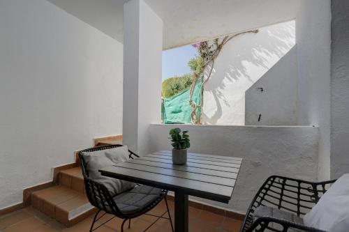 Three Bedroom Townhouse 100 meters from the Beach!
