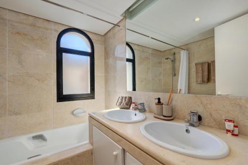 Three Bedroom Townhouse 100 meters from the Beach!