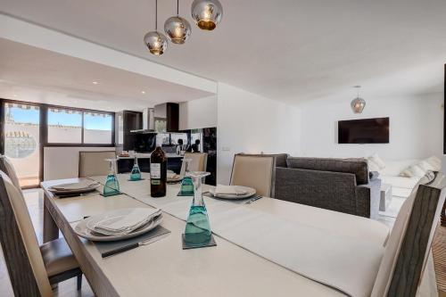 Three Bedroom Townhouse 100 meters from the Beach!