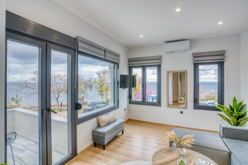 Χώρος καθιστικού στο Windmill Escape Apartments A