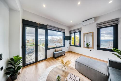 Χώρος καθιστικού στο Windmill Escape Apartments A
