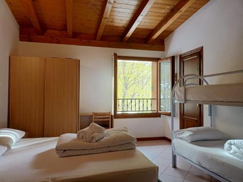 A bed or beds in a room at Hotel Le Polle