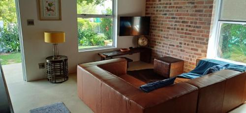 Ruang duduk di The Crescent Hideaway