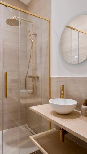 Exceptional facing Palais Cannes 3