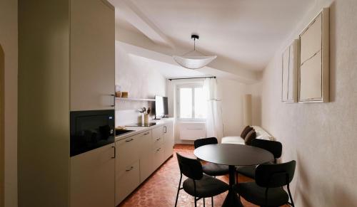 Exceptional facing Palais Cannes 3